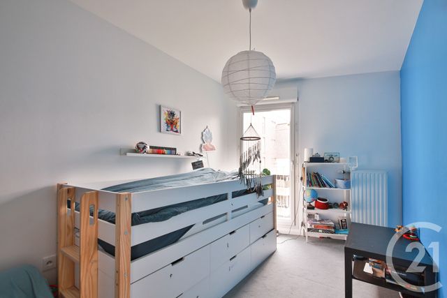 Appartement F5 à vendre - 5 pièces - 82.14 m2 - BOBIGNY - 93 - ILE-DE-FRANCE - Century 21 Farré La Motte Picquet