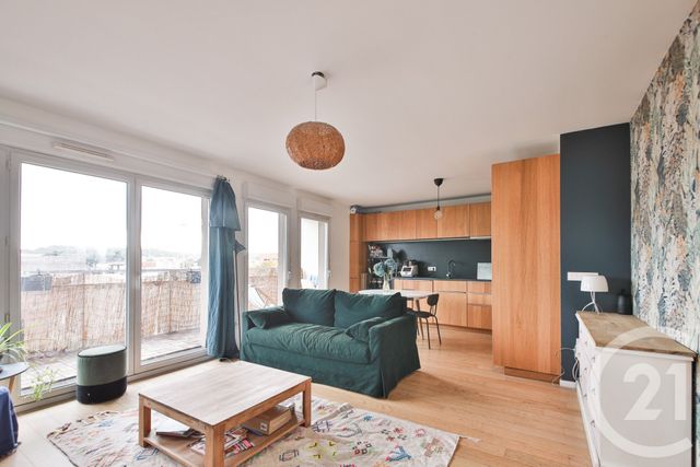 Appartement F5 à vendre - 5 pièces - 82.14 m2 - BOBIGNY - 93 - ILE-DE-FRANCE - Century 21 Farré La Motte Picquet