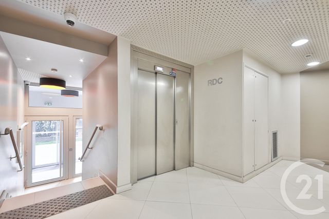 Appartement F5 à vendre - 5 pièces - 82.14 m2 - BOBIGNY - 93 - ILE-DE-FRANCE - Century 21 Farré La Motte Picquet