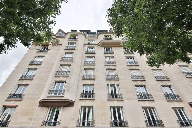 Appartement F6 à vendre - 6 pièces - 201.62 m2 - PARIS - 75015 - ILE-DE-FRANCE - Century 21 Farré La Motte Picquet
