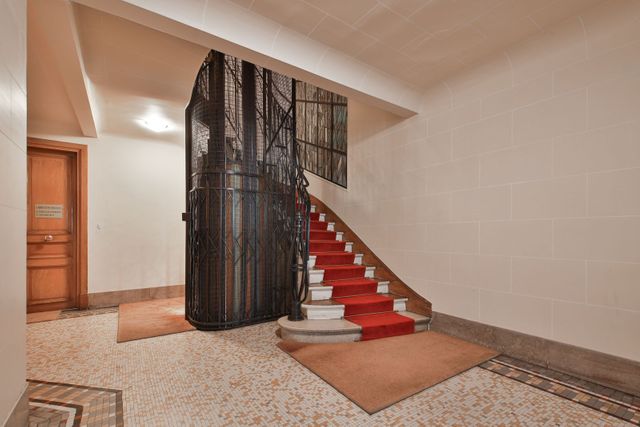 Appartement F6 à vendre - 6 pièces - 201.62 m2 - PARIS - 75015 - ILE-DE-FRANCE - Century 21 Farré La Motte Picquet